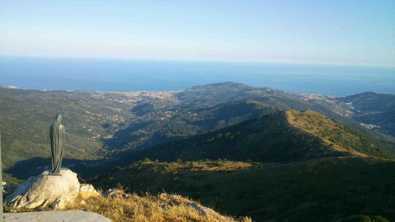 فيلا Un Posto Al Sole Diano San Pietro المظهر الخارجي الصورة